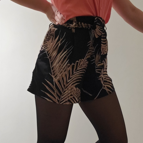 HM | Palm Leaf Paper Bag Shorts - Picture 2 of 3
